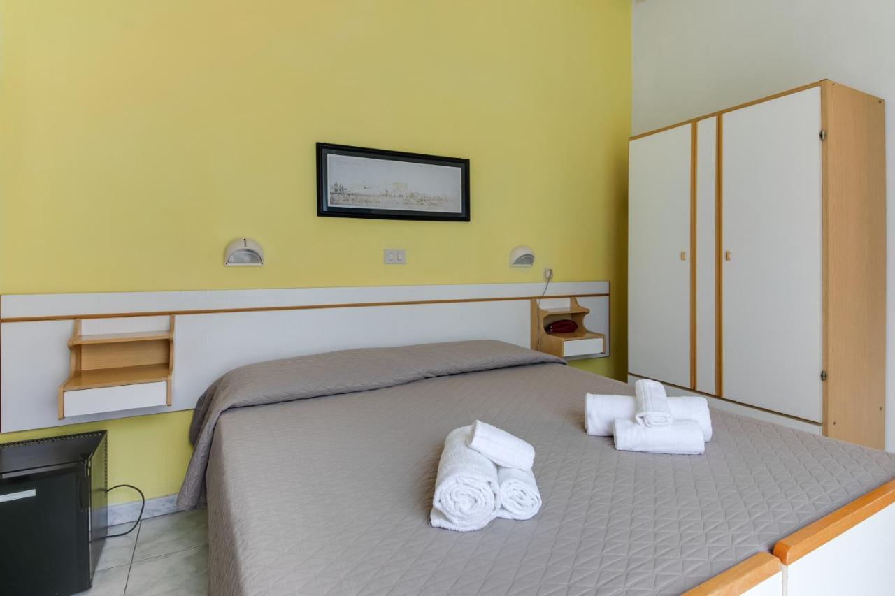 Hotel Villa Merope Rimini Extérieur photo