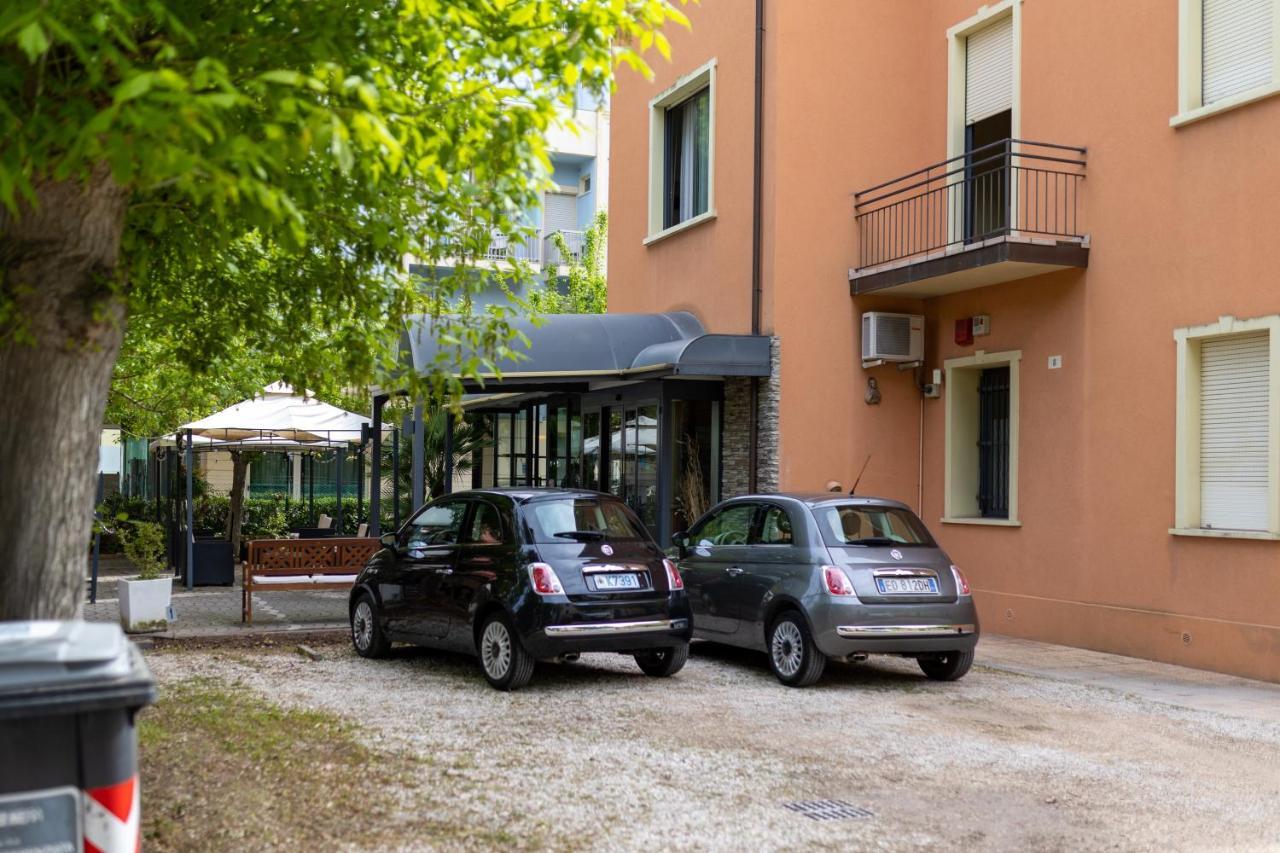 Hotel Villa Merope Rimini Extérieur photo