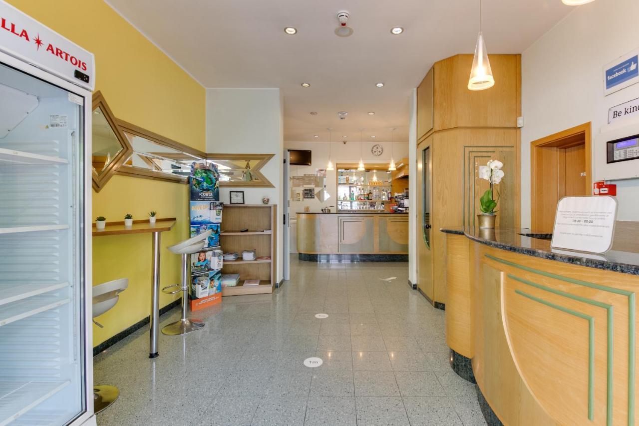 Hotel Villa Merope Rimini Extérieur photo