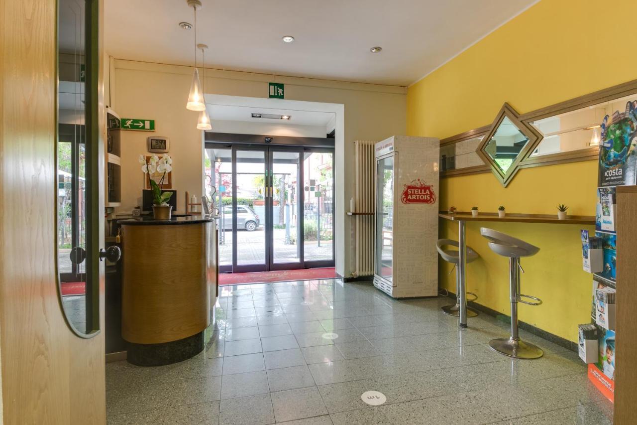 Hotel Villa Merope Rimini Extérieur photo