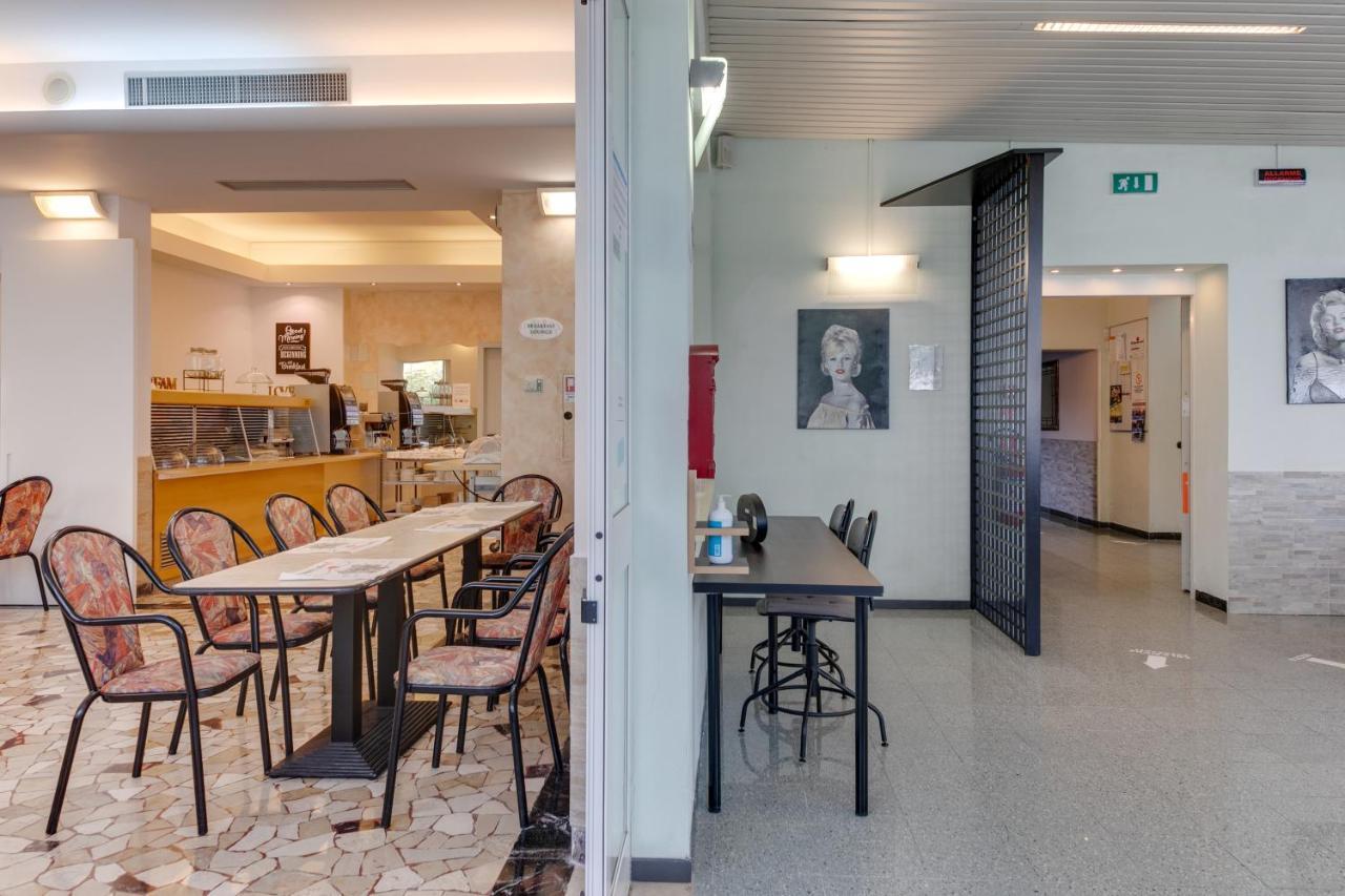 Hotel Villa Merope Rimini Extérieur photo