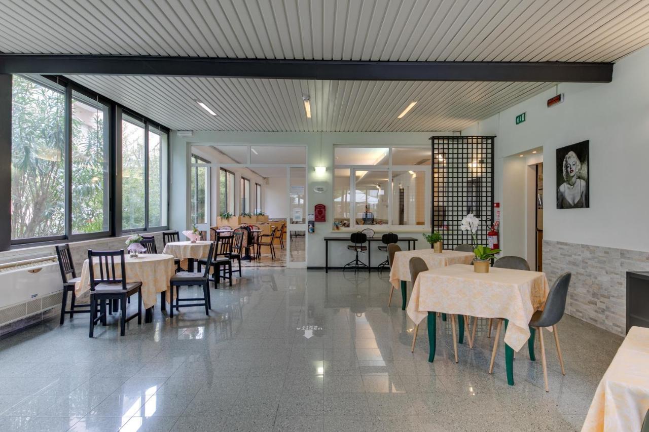 Hotel Villa Merope Rimini Extérieur photo